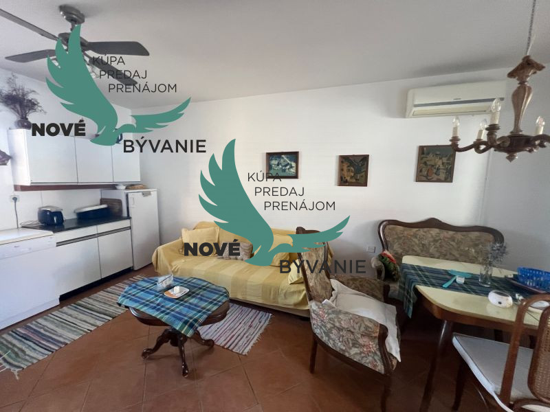 Dom s troma apartmánmi blízko mora v Chorvátsku - 9