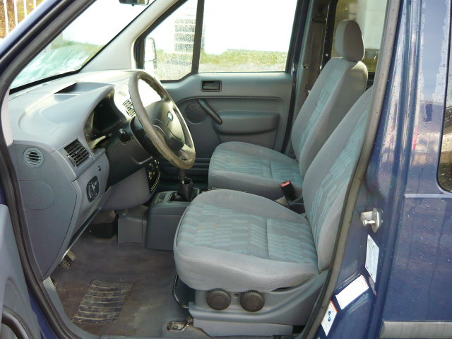 FORD TOURNEO CONNECT 1.8 TDCI 5 MÍST - 9