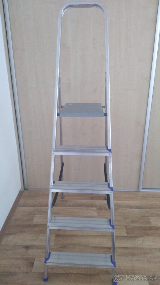 Predám vreckovky,Diavu,traky,lavór, odpeňovač protipenivý,kr - 9