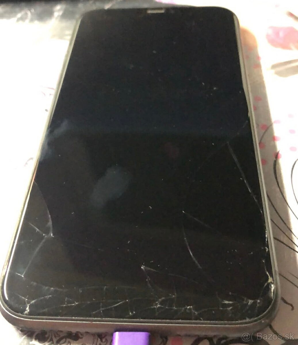 Predám iPhone 11 64GB - 9