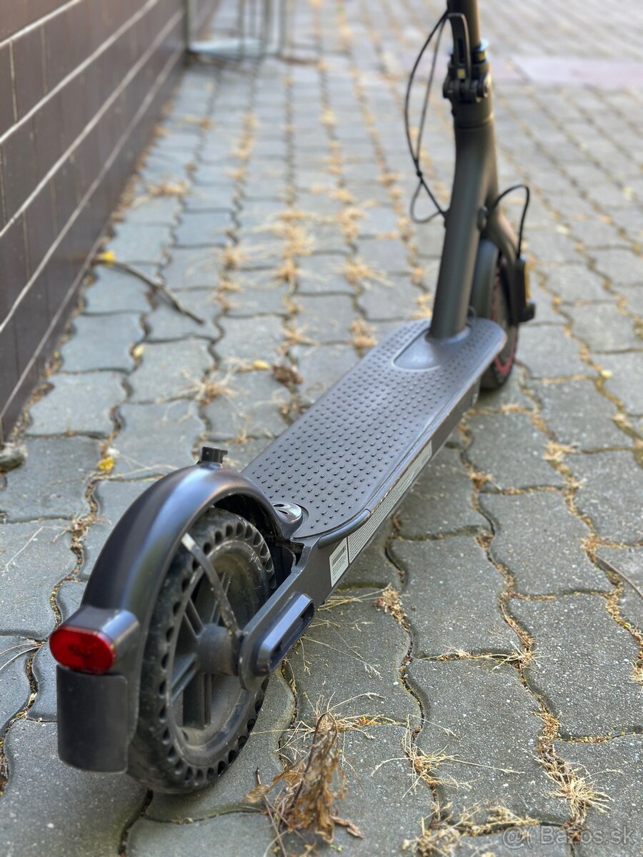 Xiaomi Mi Electric Scooter Pro 2 – výborný stav - 9