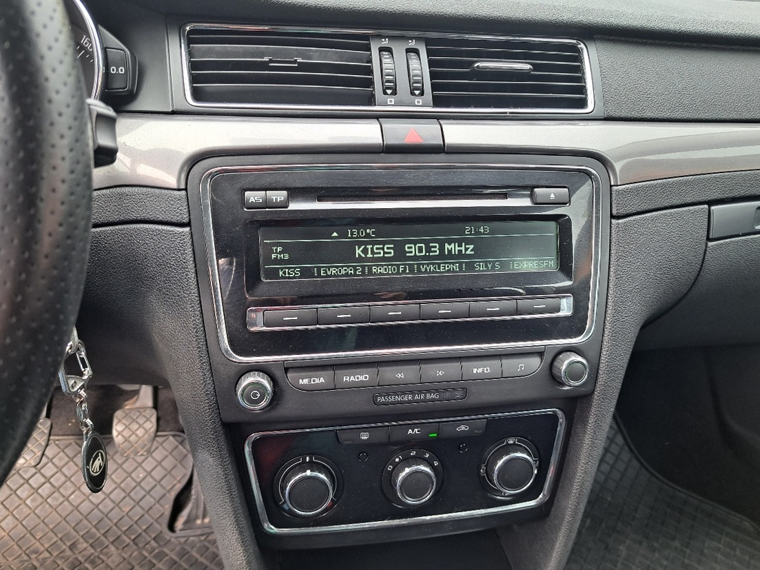 ŠKODA SUPERB II Combi FL 2014 KLIMA, ALU, Nová STK 2028 - 9