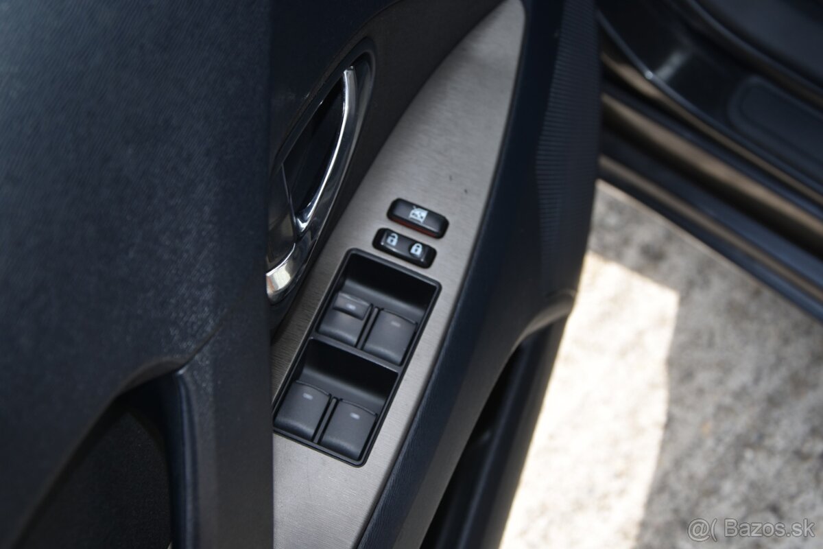 Toyota Avensis Combi - 9