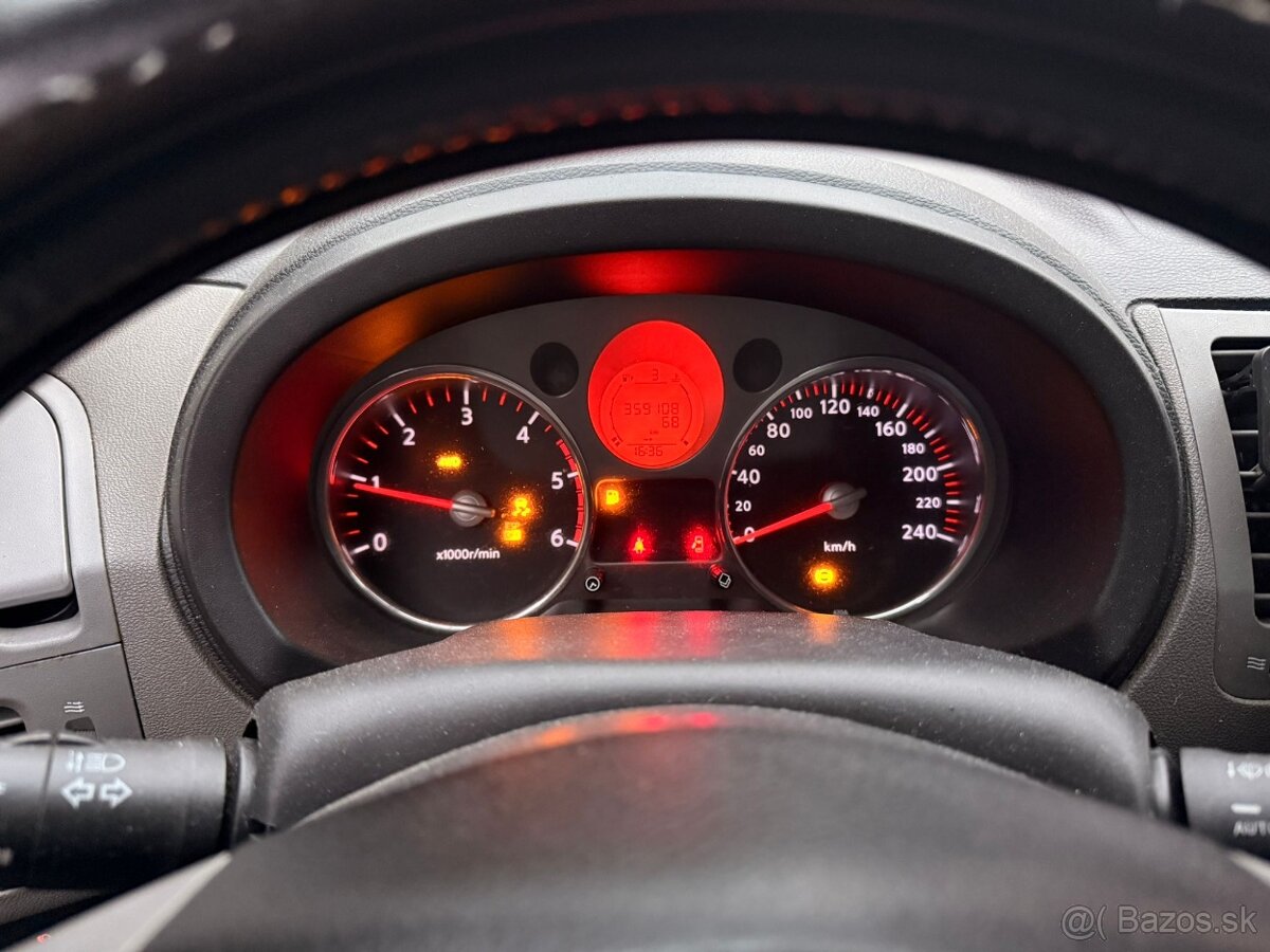 Predám havarovaný Nissan Xtrail - 9