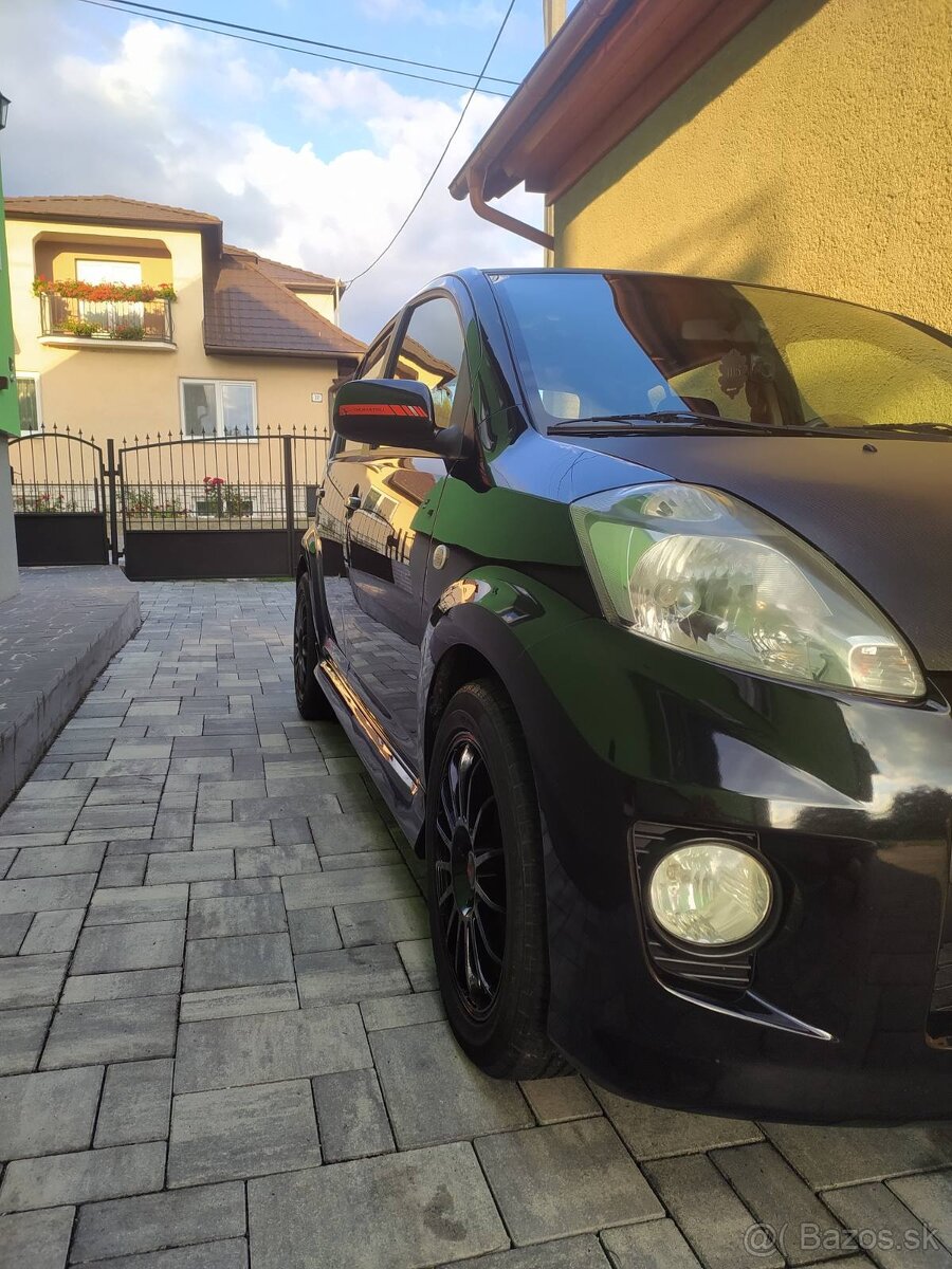 Daihatsu Sirion 1.5 - 9