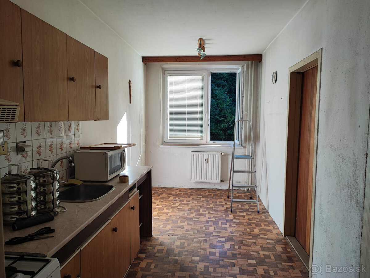Predáme 3 izbový byt v Trenčianskych Tepliciach - 9