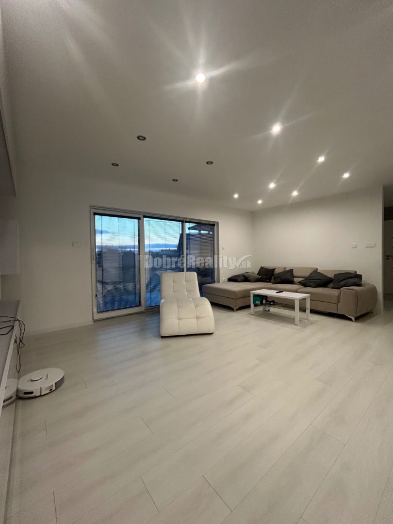 Štýlový rodinný dom z lodných kontajnerov, na predaj. - 9