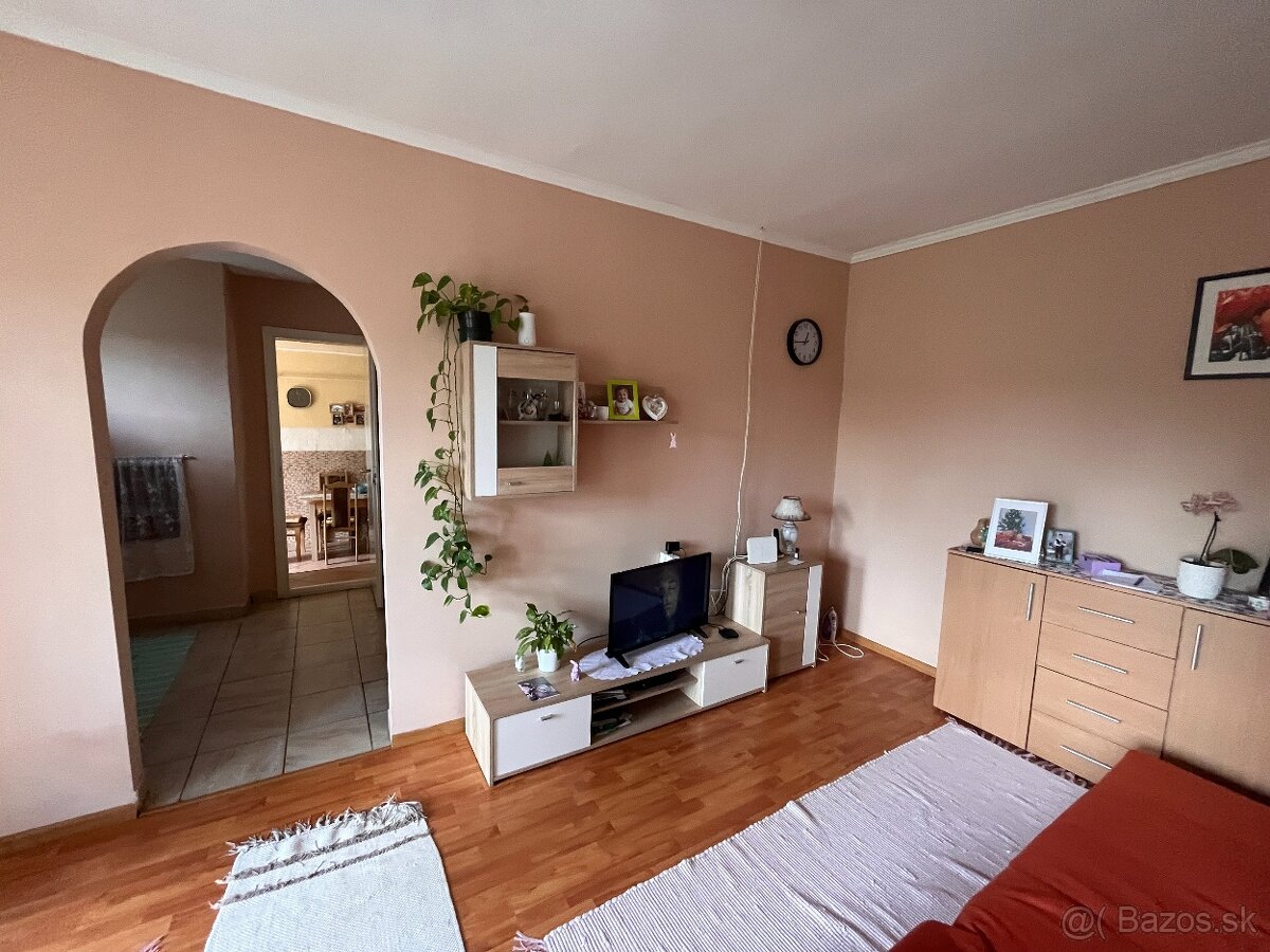 MAĎARSKO - MESZES - 4 IZBOVÝ ZREK. RD - 9