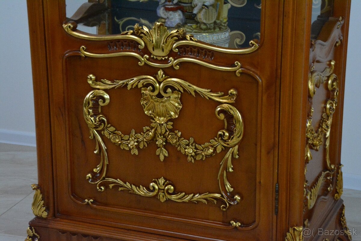 Zámecká vitrína - masiv - 9