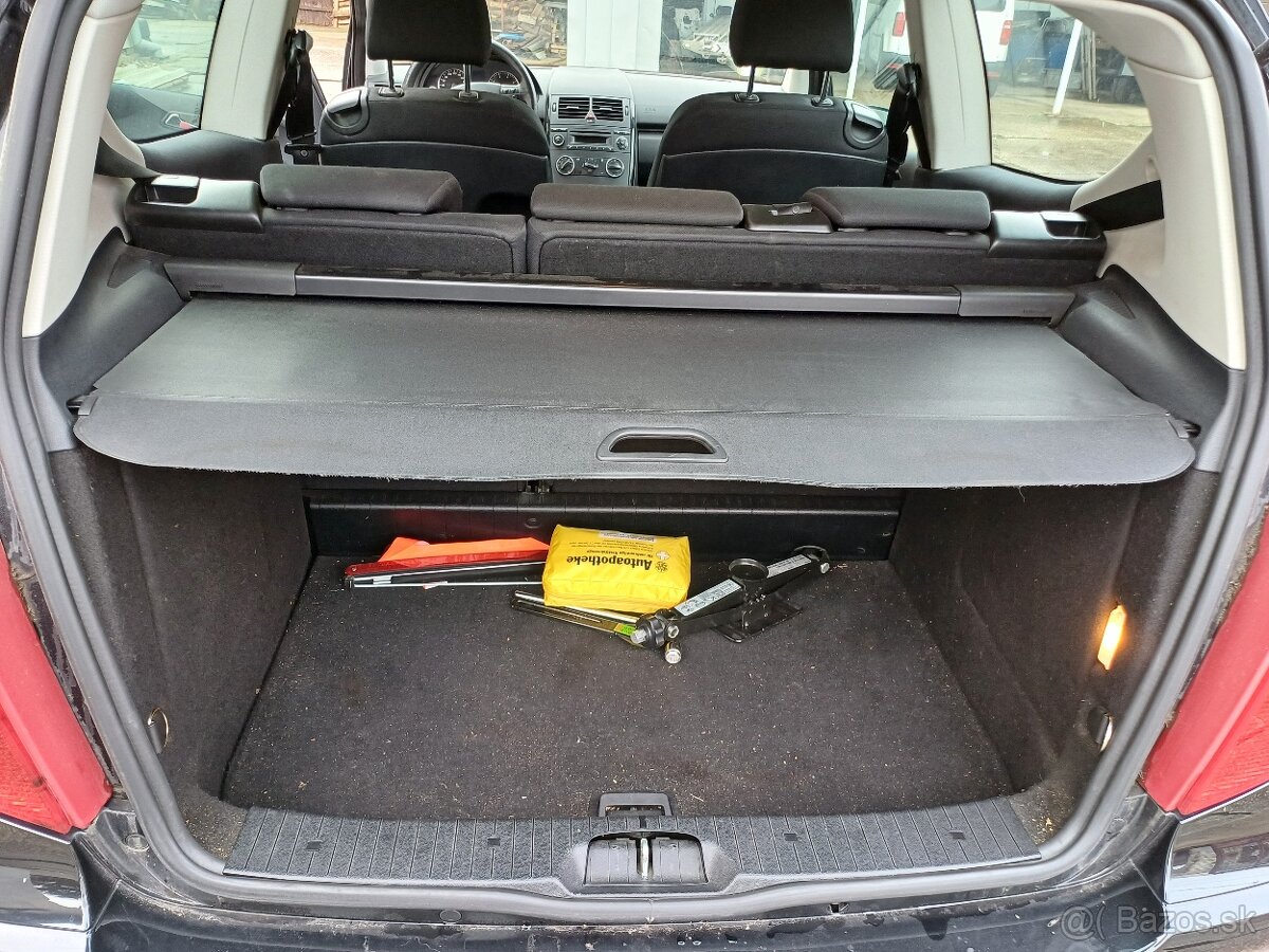 Predám Mercedes-Benz A, 1.4 benzín, 3-dverový,rok výroby 200 - 9