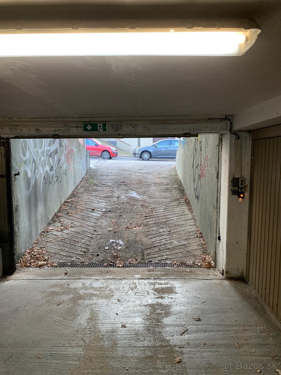 Predám podzemnú garáž s bránou - vykurovanú - 9