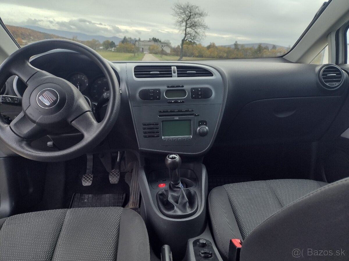 SEAT LEON 1.4 BENZIN 63 KW NAJ.167000 KM ROK VÝROBY 2009 - 9