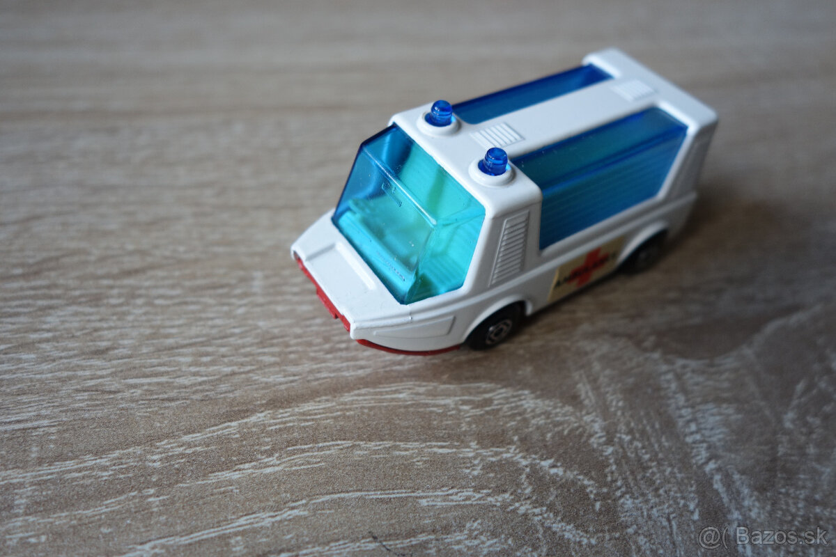 Matchbox Superfast No. 46 Stretcha Fetcha Ambulance - 9