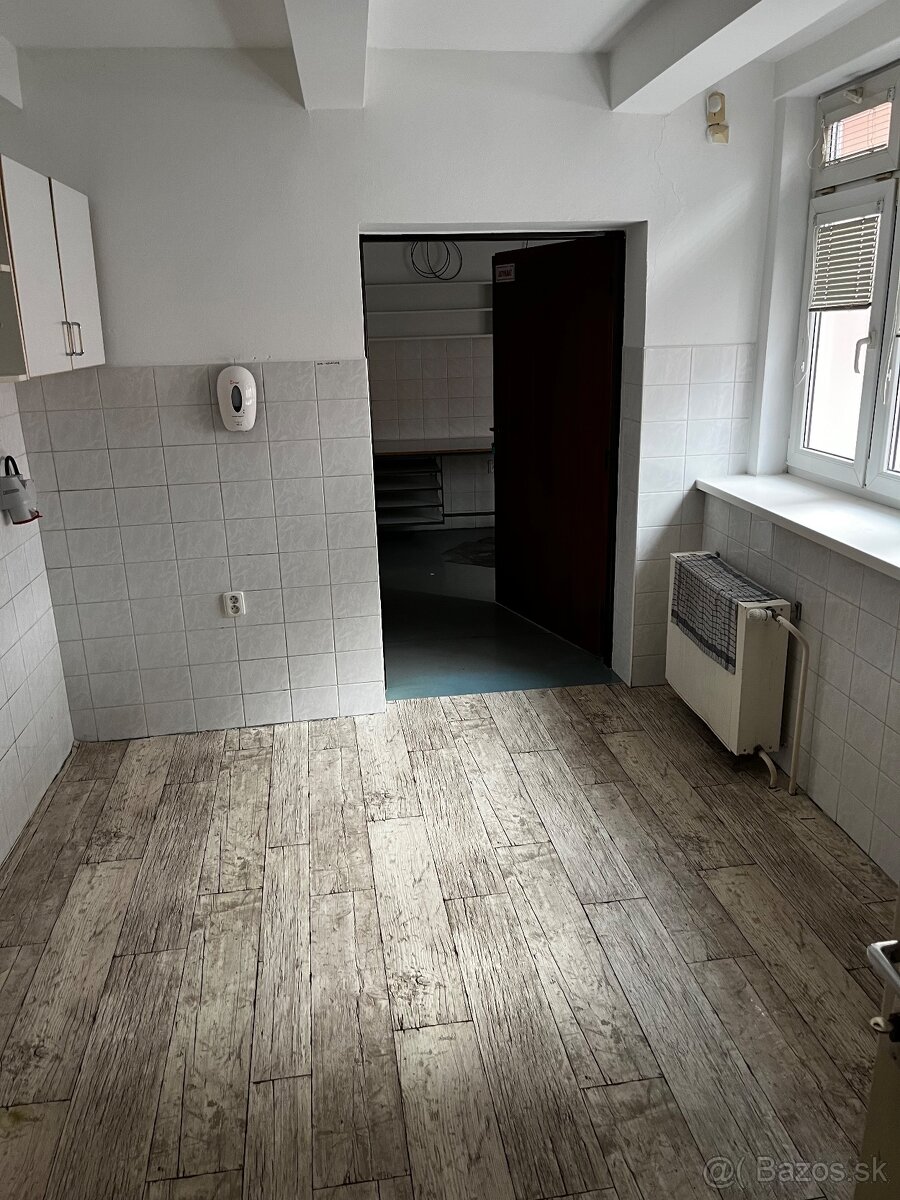 Domček v centre ZA - 9