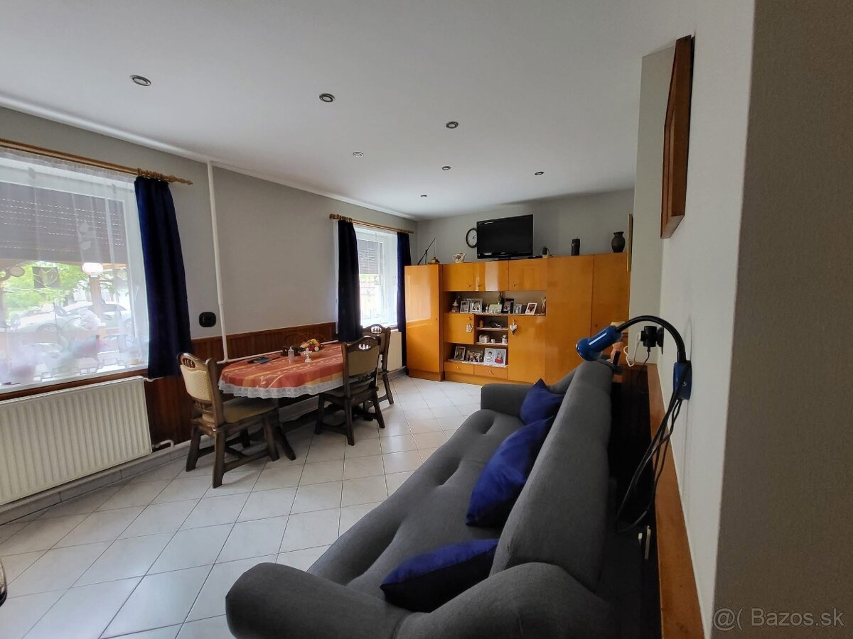 Dunakiliti – Rekonštruovaný dom a garzónka na veľkom pozemku - 9