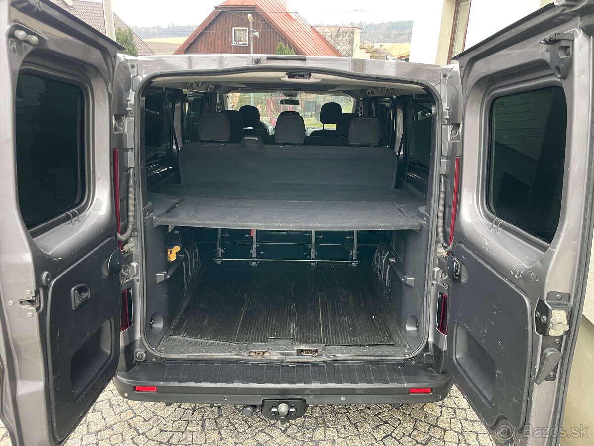 Renault Trafic Passenger - 9