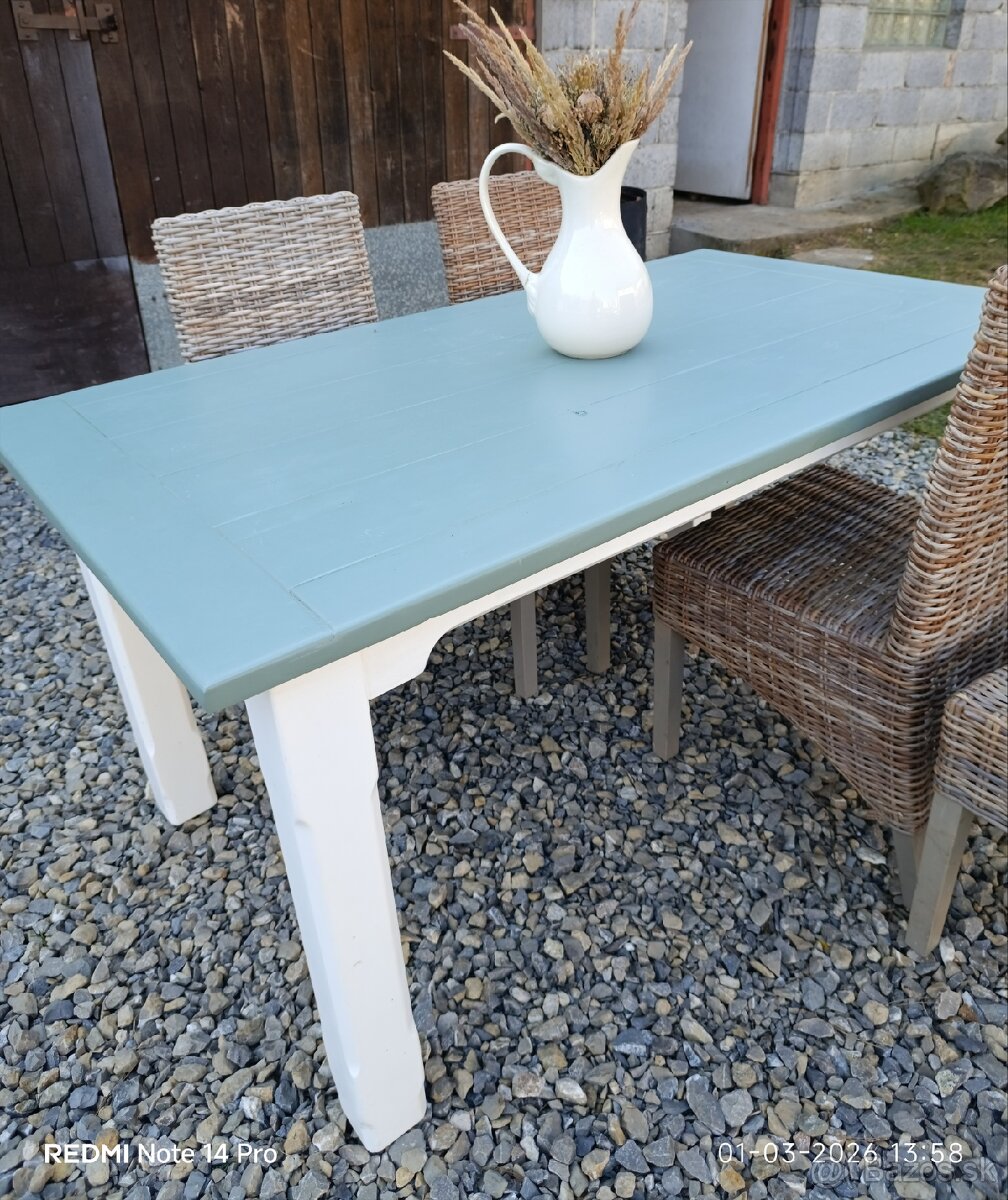 Masívny jedálenský stôl - 9