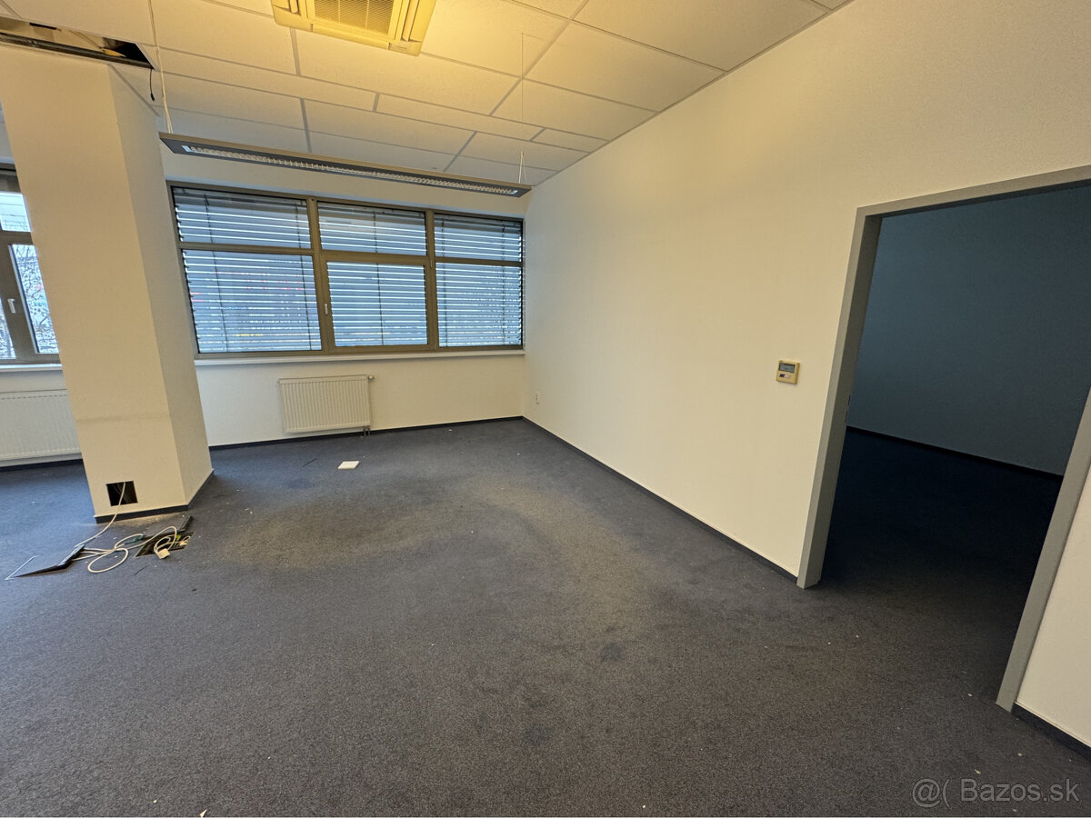 Prenájom kancelárskeho priestoru 380m² na ulici Galvaniho v - 9