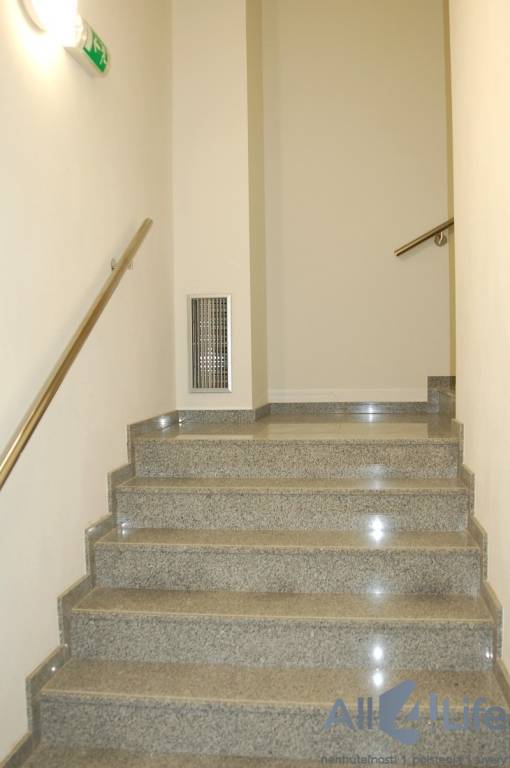 Investičná príležitosť: Moderná budova na bytový projekt v P - 9