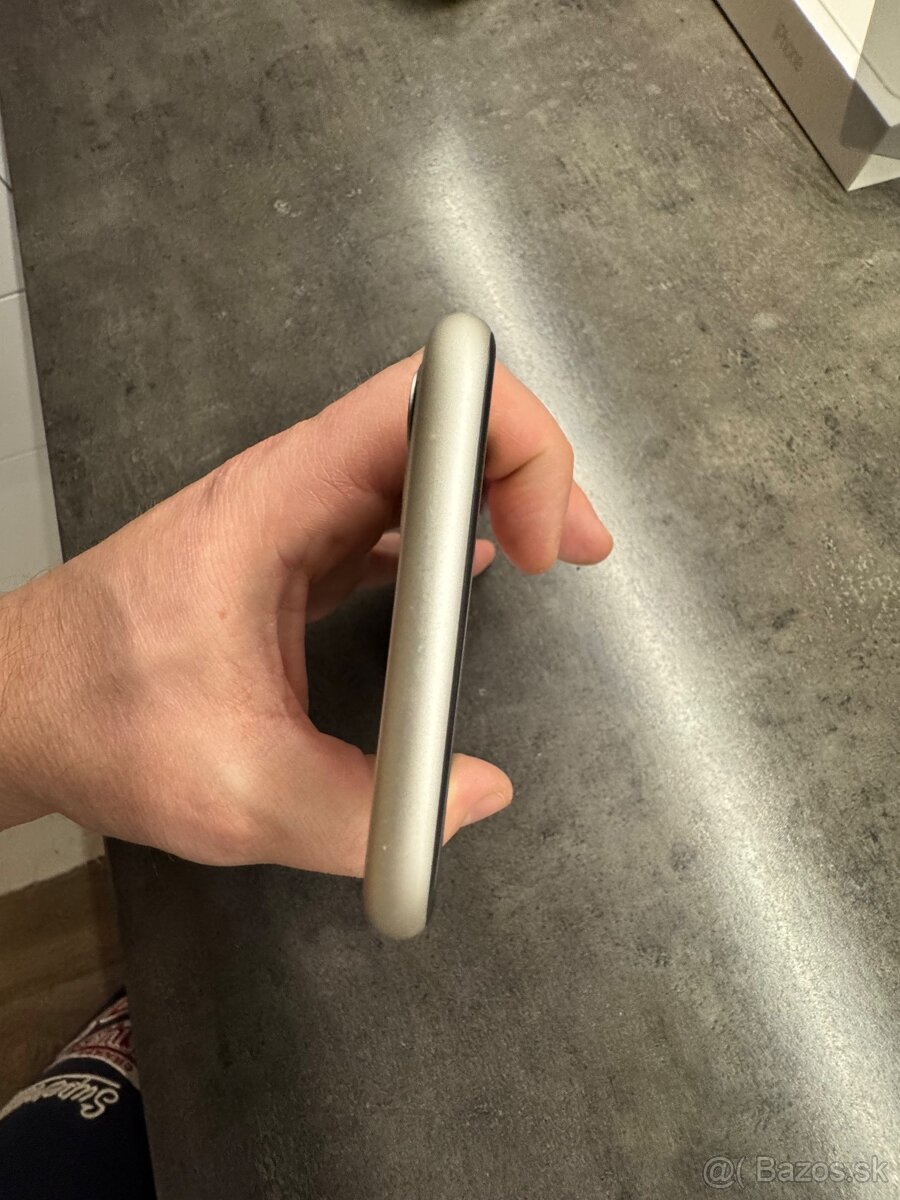 Predam Iphone 11 64gb ako novy - 9