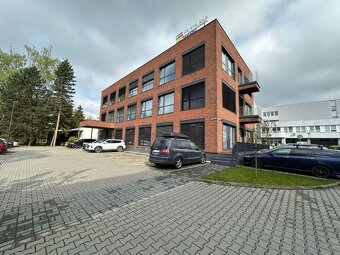 Atraktívny kancelársky priestor s vlastnou kuchynkou+parking - 9