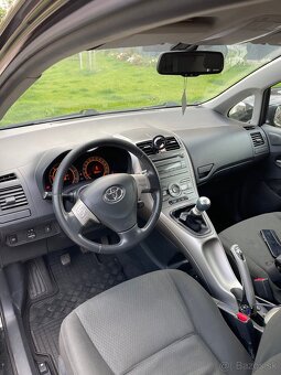 Toyota Auris 2010 2.2d - 9
