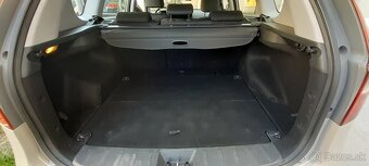 HYUNDAI i30CW 1.6CRDI 85kw 2010 - 9