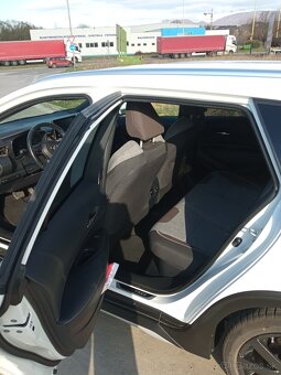 Toyota Corolla Combi 2.0 Hybrid Trek e-CVT - 9