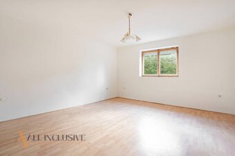 ALL INCLUSIVE | NA PREDAJ STARŠÍ RD NA 914 M² POZEMKU, MALÉ - 9