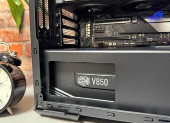 Ryzen 7 5800X3D\32GB\RX 7900XTX\SSD\850W Zdroj - 9