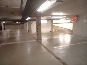 Prenájom vnútorné garážové PARKOVACIE STÁTIE - Strážnická ul - 9