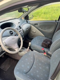 Toyota Yaris 1.0 VVT-i - 9