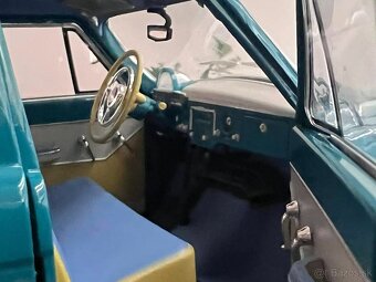 1:18 VOLGA GAZ 21R - Tyrkysová -  IST Models - 9