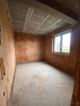 Na predaj 5 izbový rodinný dom v obci Dunajský Klátov s možn - 9