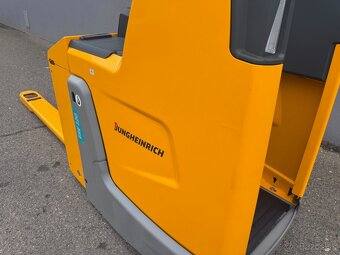 Nízkozdvižný vozík s plošinkou Jung stav nového - 9