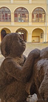 Obrie pieskovcové súsošie „Matka s dieťaťom” z obdobia prvej - 9