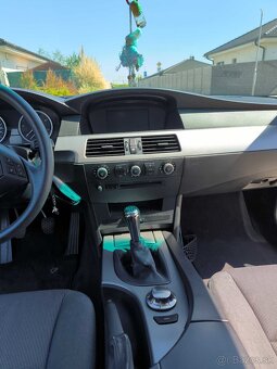 BMW 530d kombi + sada kolies - 9