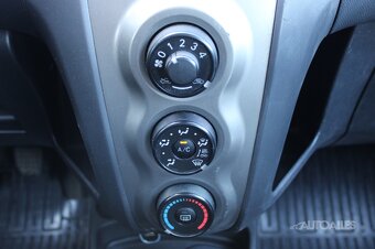 Toyota Yaris 1,0 i 51 kW - 9