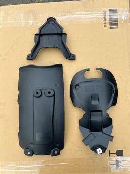 Predám nové, nepoužité diely na BMW R18 - 9