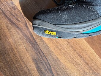 Turistické topanky - podrážka Vibram - 9