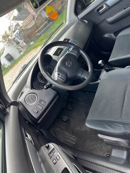 Suzuki Swift 1.3 16V benzín manuál - 9