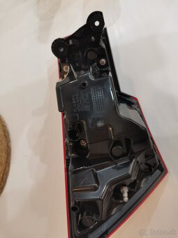 Zadné práve svetlo škoda octavia 4 - 9