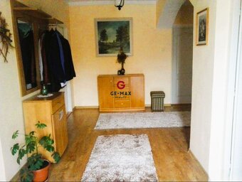 NA PREDAJ: priestranný rodinný dom s dvojgarážou v Kráľovsko - 9