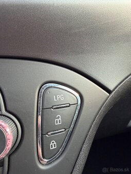 Opel Corsa 1.4i Lpg 42.tis km - 9