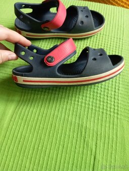 Crocs - 9