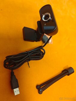 ToLuLu webcam (1080p) + Tripod - 9