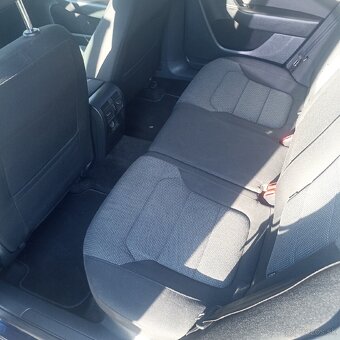 Volkswagen Passat B7 2.0 TDI 103kW DSG - 9