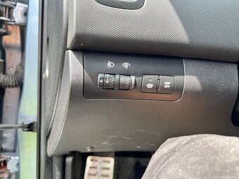KIA Ceed sw 1.6 Benzin full vybava - 9