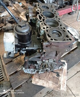 Hlava motora 2,0tdi 03L103373J V060 + vačky vahadla - 9