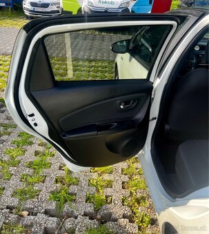 Toyota Yaris hybrid CVT - 9